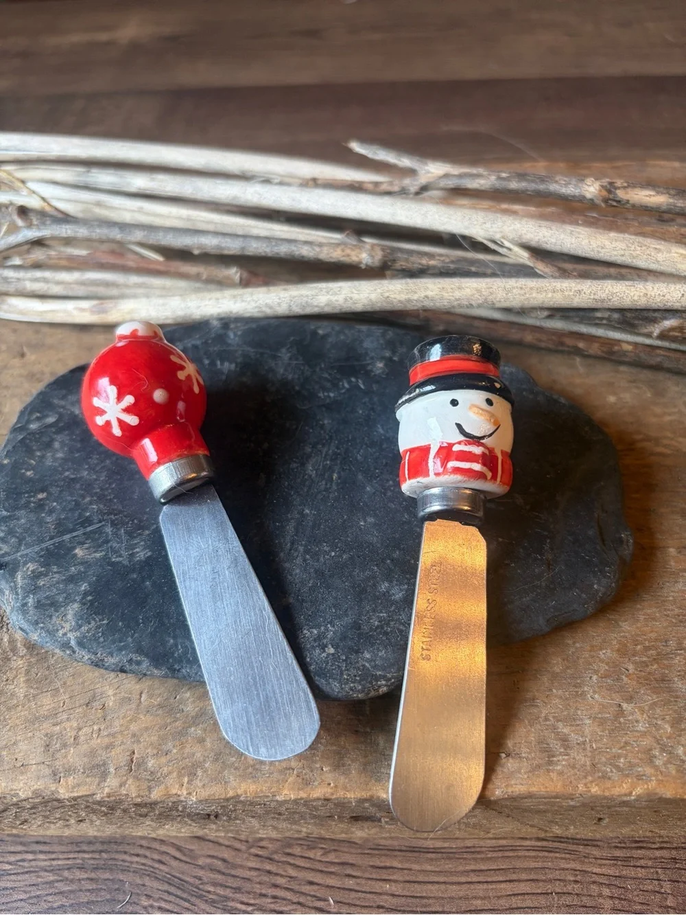 Vintage Christmas Cheese Spreaders Set of 2 Ceramic Snowman & Red Ornament EUC